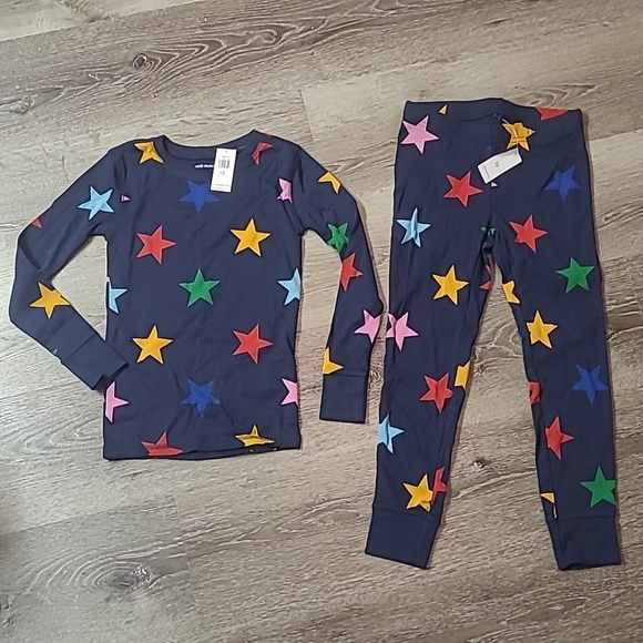 Old Navy Kids Stars Pajama Set - Long Sleeves/Pants Size Small (6) - Picture 1 of 3